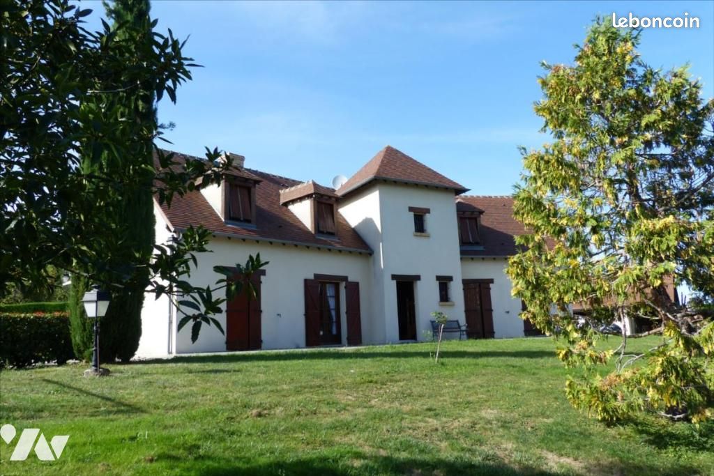 Maison 8 pièces 201 m² · à Bourbon-l'Archambault · 201 m² · 242 600 €