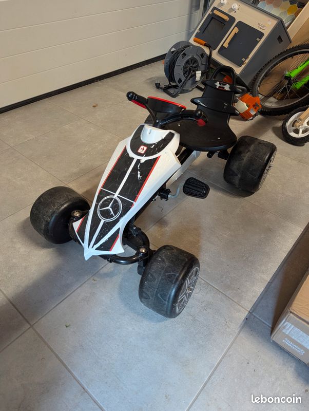 Kart à pédales enfant (image 1)