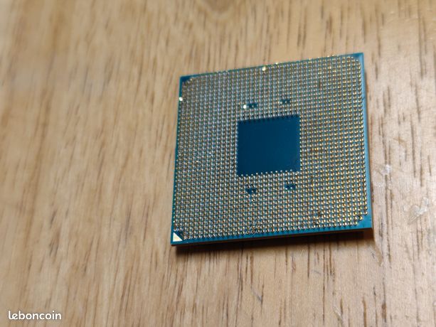 AMD Ryzen 7 1700 | AM4 | 8 cœurs / 16 threads | broches tordues 3