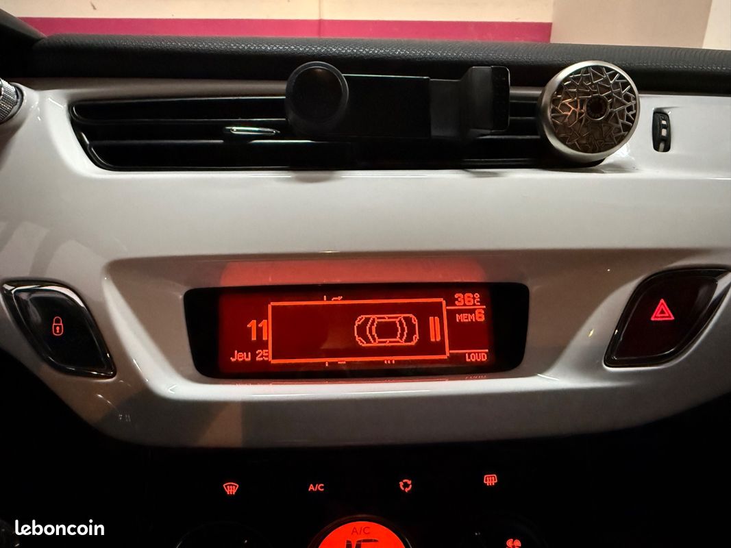 CITROEN DS3 e-HDi 115 Airdream Sport Chic *DISTRIBUTION CHANGEE*ENTRETIEN A JOUR (image 28)