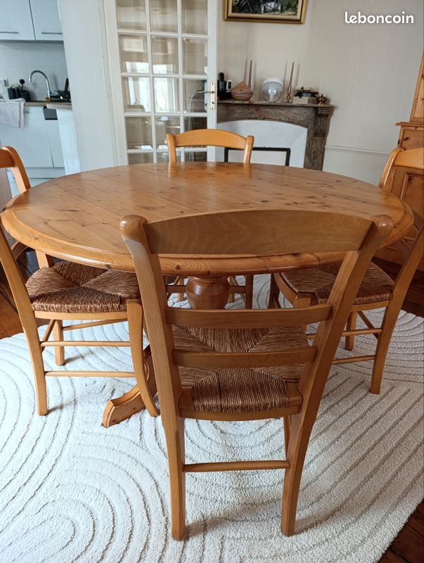 Table Ronde En Bois Peint Beige + 2 Rallonges Et 6 Chaises Assorties – Occasion