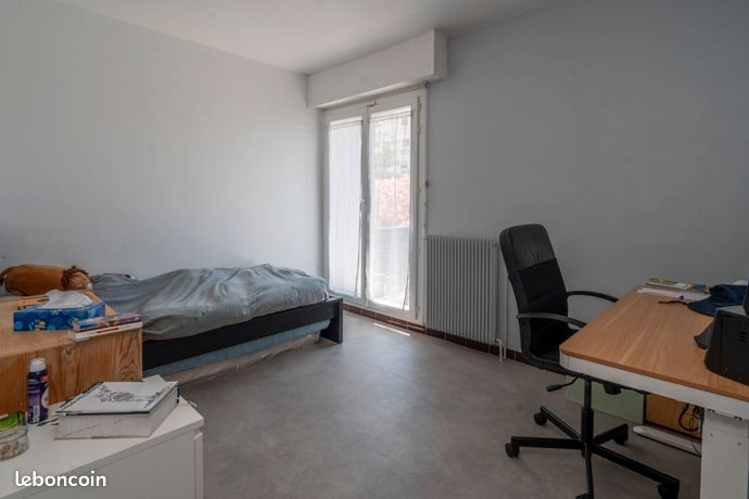 Maison lumineuse avec jardin arboré - 5 pièces - 4 chambres — 7