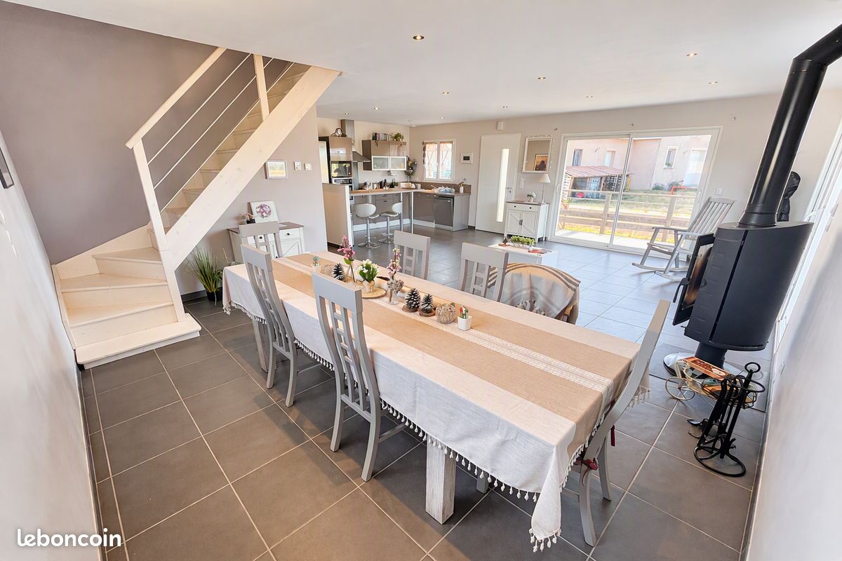 Maison 7 pièces 140 m² · à Albaret-Sainte-Marie · 140 m² · 275 000 €