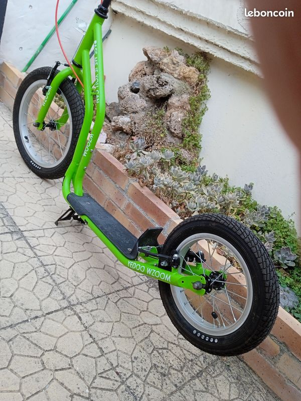 Trottinette Yedoo Wzoom – Enfant 6 Ans+ (120 Cm) – Pneus 16/12 Pouces – Hauteur Réglable – Support – Réfléchissants