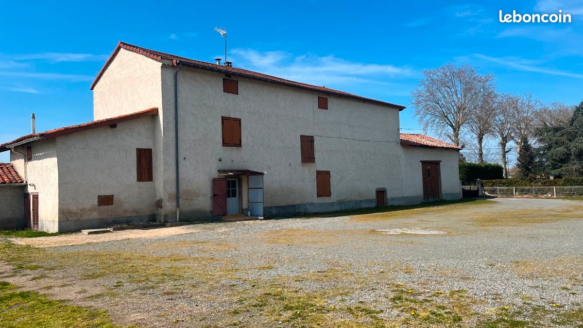 Maison 10 pièces 128 m² · à Civens · 128 m² · 232 000 €