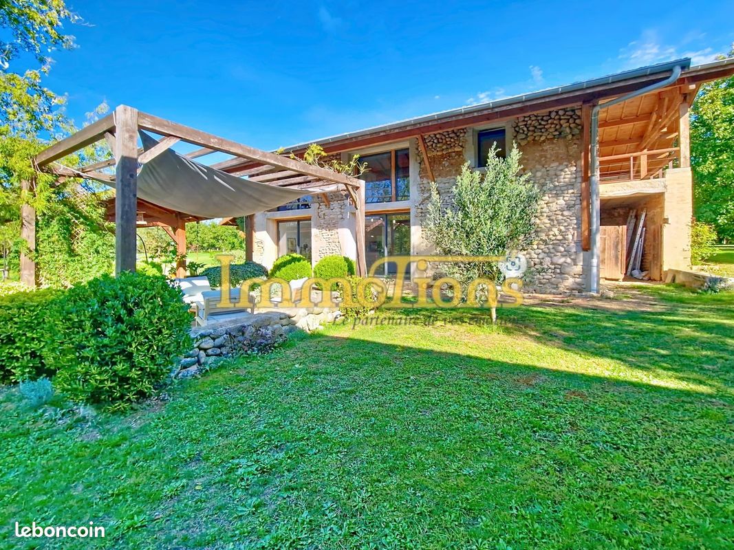 Maison 9 pièces 217 m² · à Saint-Hilaire-du-Rosier · 217 m² · 495 000 €