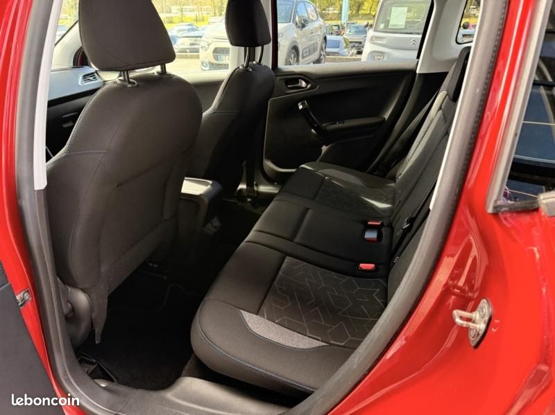 Peugeot 2008 1.5 BlueHDi 100 Signature (image 8)