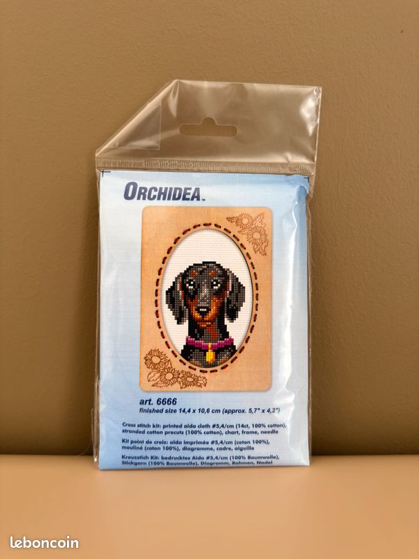 Kit NEUF Broderie Point de Croix Cadre Inclus sur toile imprimée « Chien Teckel » Orchidea (image 1)