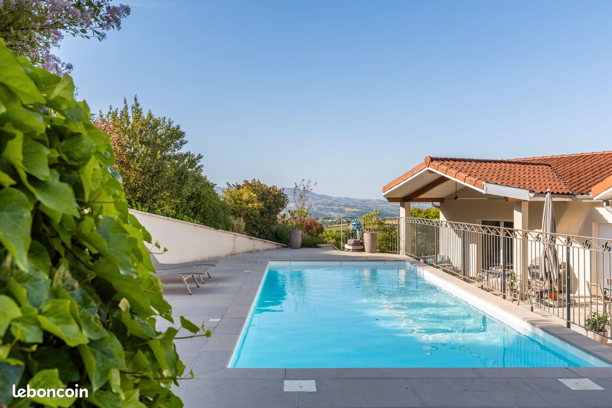 Maison 8 pièces 253 m² · à Saint-Paul-en-Jarez · 253 m² · 680 000 €
