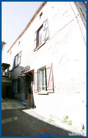 Maison avec garage et terrasse