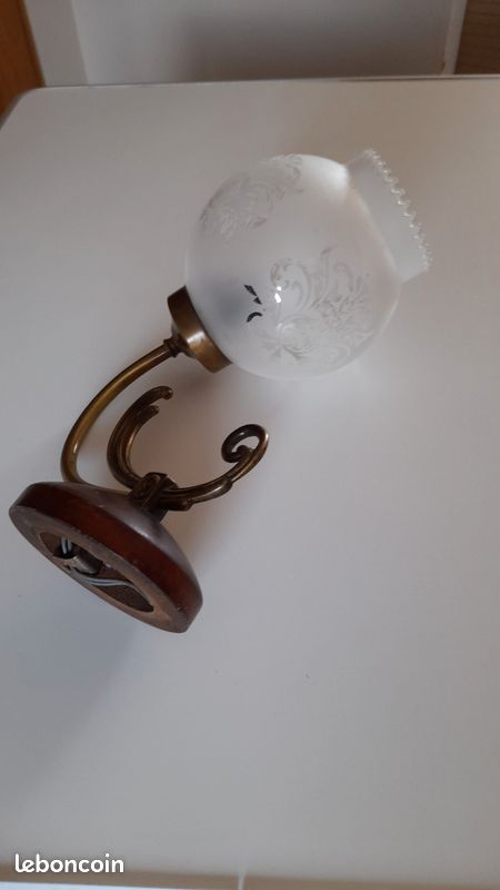 Ancienne applique murale en laiton globe en verre (image 4)
