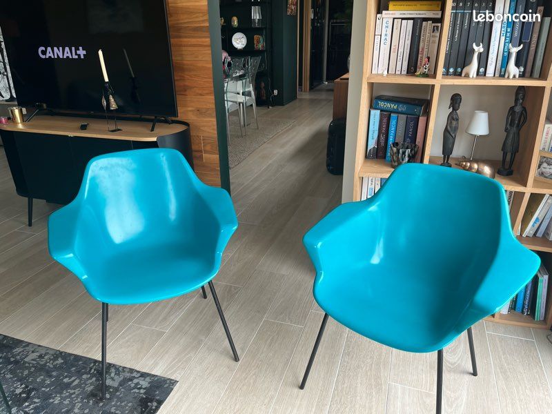 Paire de fauteuils vampire Pierre Guariche (image 1)