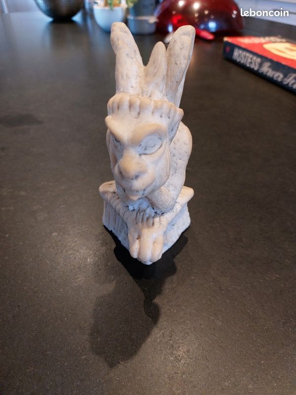 Statue (image 1)