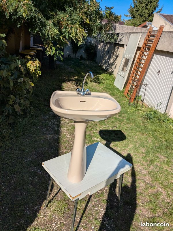 Lavabo beige sur pied indépendant avec robinet 45 euros (image 1)