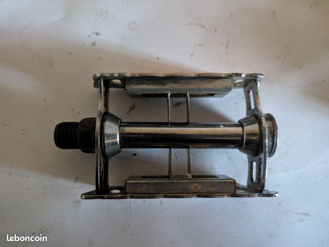 Paire De Pédales Vélo Ancien Vintage Lyotard 136R – Métal Argenté, Acier, Fabriqué En France