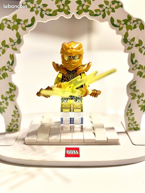 LEGO Ninjago / Crystalized - Figurine Jay (Golden Dragon) - njo797 - Complet (image 1)