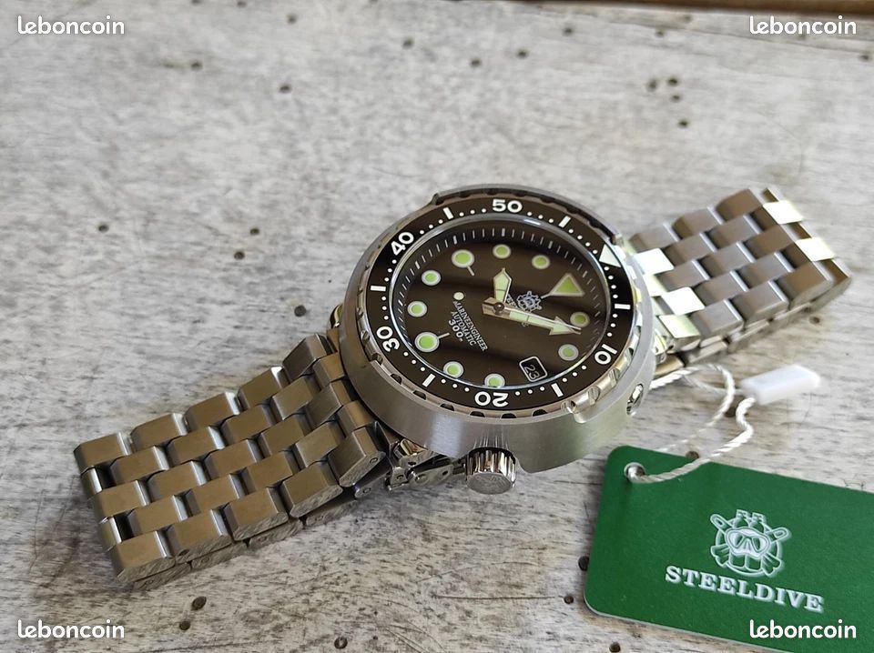 TRES BELLE MONTRE PLONGEE HOMME AUTOMATIQUE 300m avec SEIKO NH35 MOUVEMENT (image 1)
