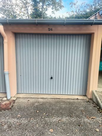 Parking/box 1 pièce 13 m²
