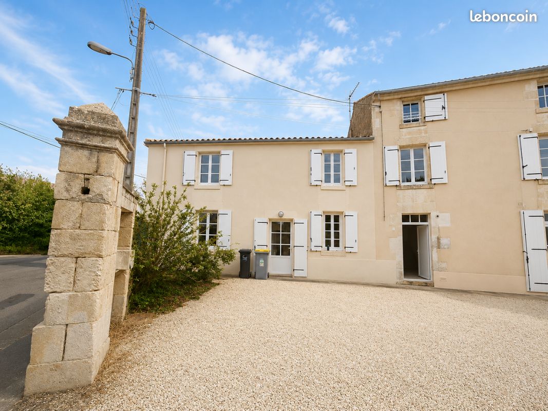 Maison 5 pièces 95 m² · à Fontenay-le-Comte · 95 m² · 950 €/mois