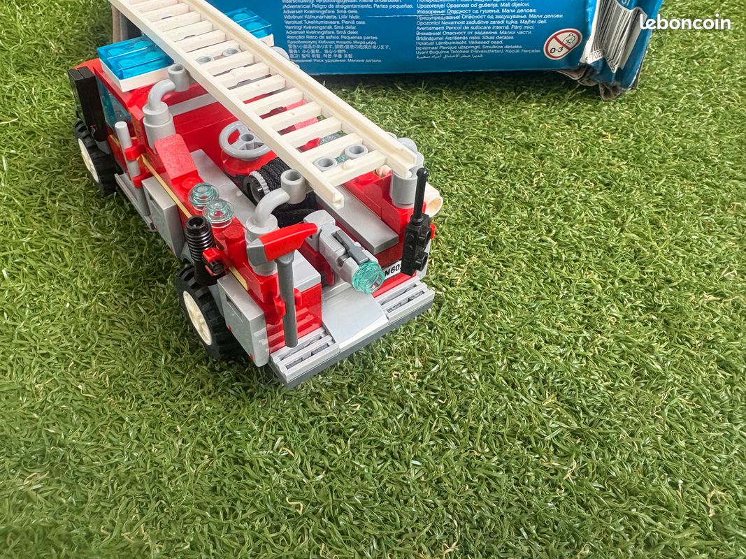 Lego City 60231 Le Camion du Chef des Pompiers (image 5)