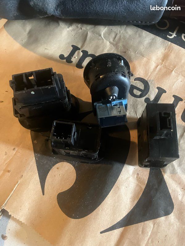 Commande lève vitre rétro phare Citroën c3 (image 2)