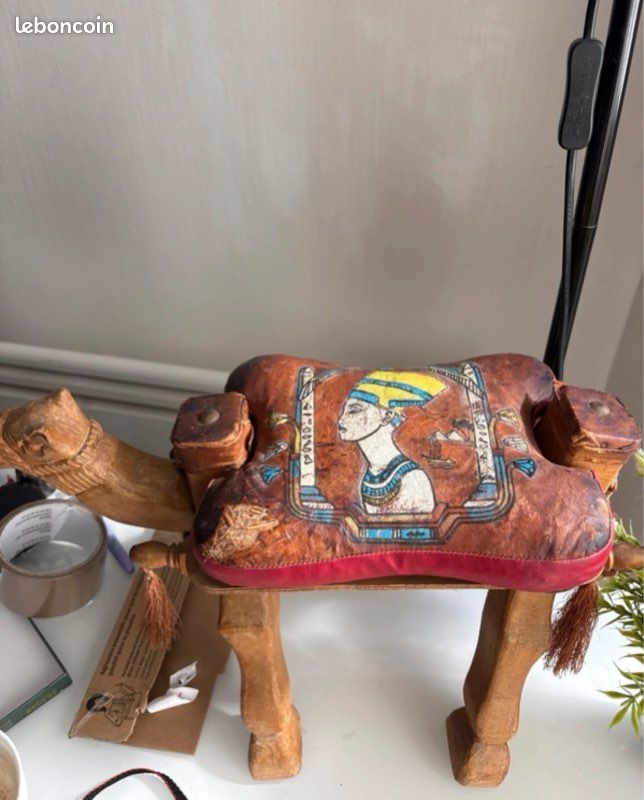 Tabouret chameau ancien bois sculpté cuir peint style égyptien (image 3)