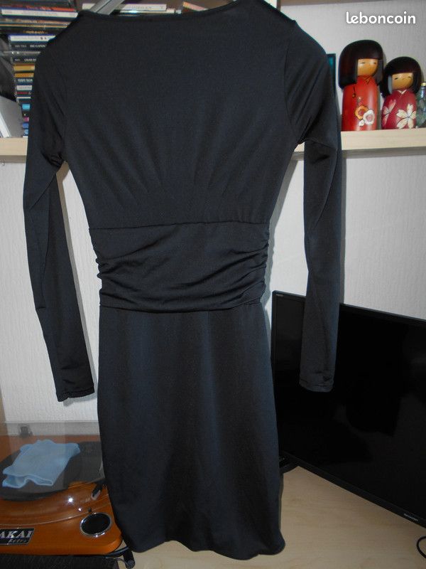 Robe noire un peu habillée (image 3)