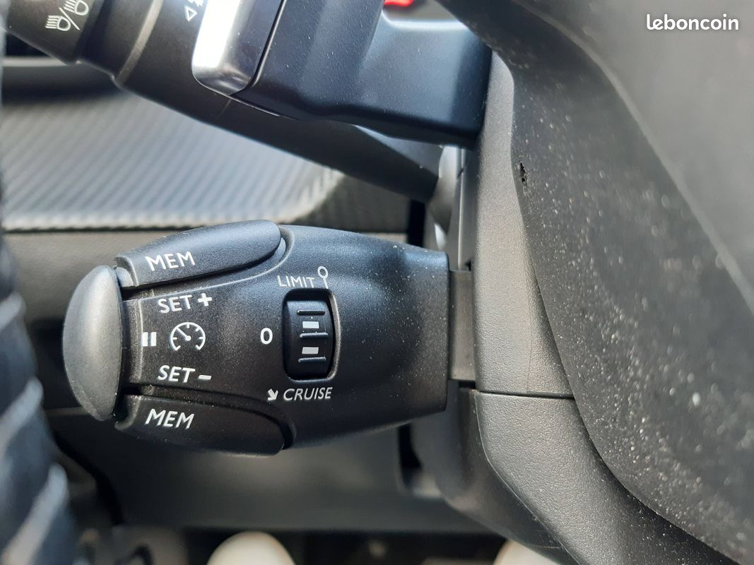 PEUGEOT 2008 PureTech 130 S&S EAT8 Allure (image 25)