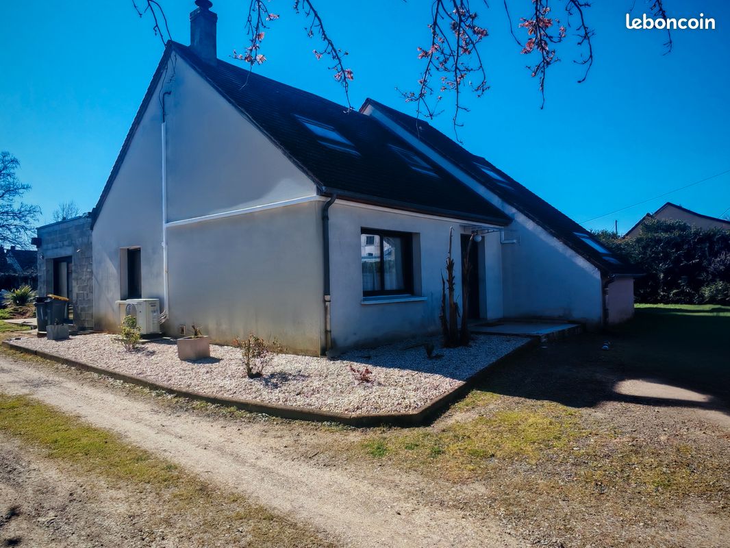 Maison 8 pièces 104 m² · à Changé · 104 m² · 409 000 €