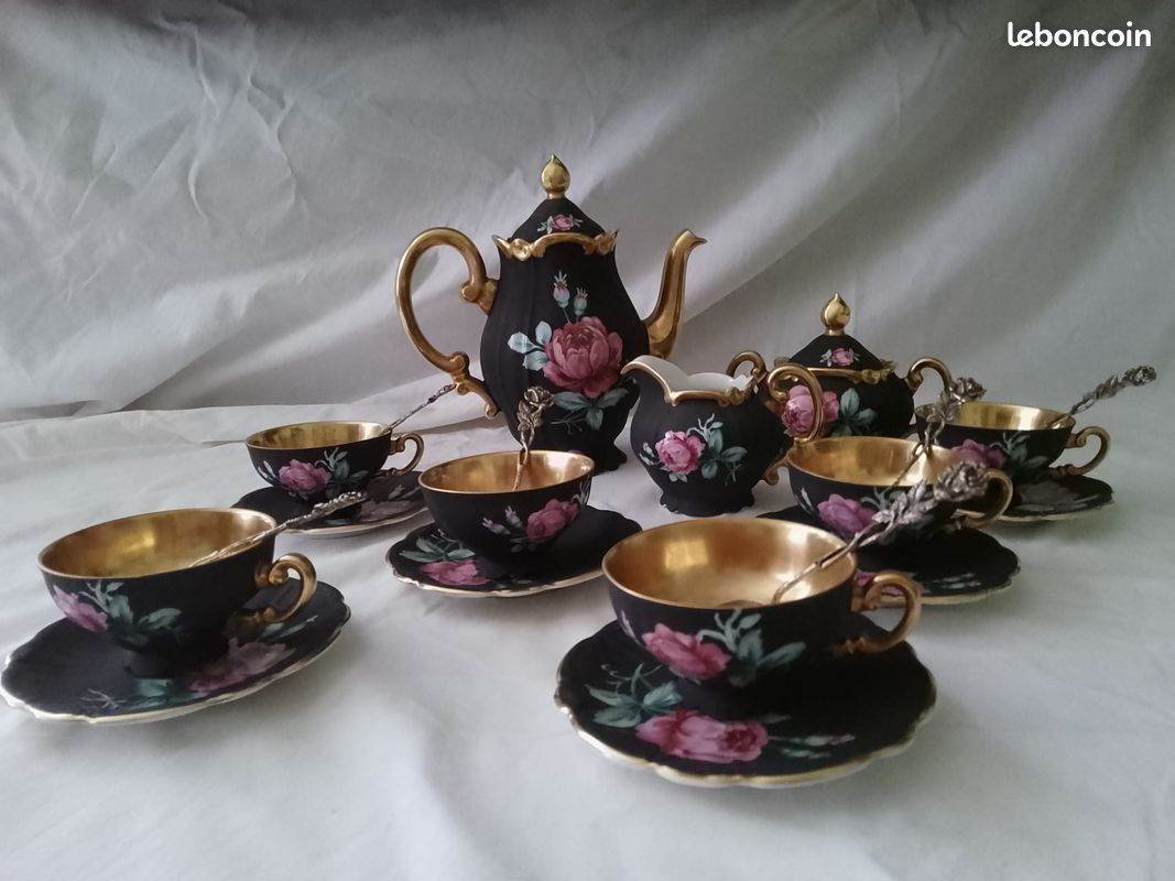 Ancienne Porcelaine Fine de Bavière, Noir et Doré, Motifs Floraux (image 1)