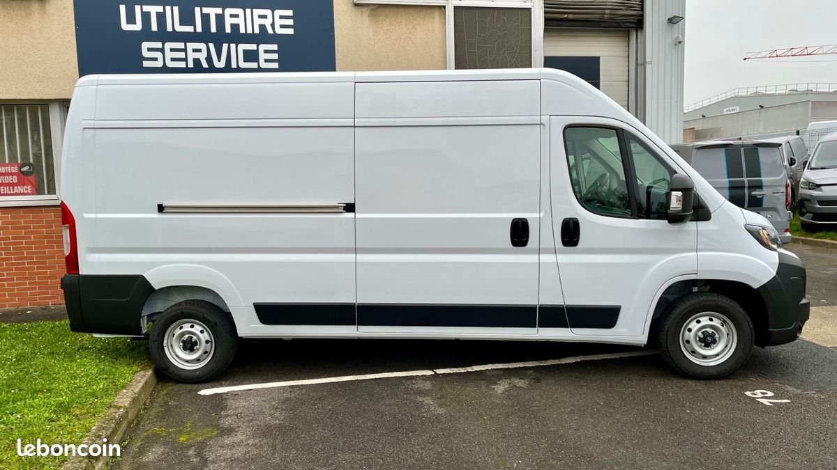 28 990 HT / CITROEN JUMPER 35 L3H2 2.2 140 cv bvm6 BLANC neuf / tva recuperable (image 2)