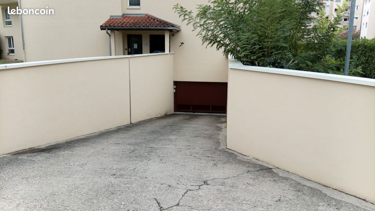 Place de Parking secteur Grange Blanche · à Lyon · 60 €/mois