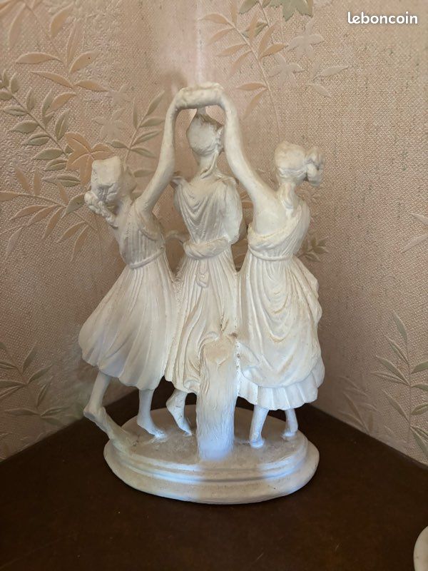 Statue (image 2)