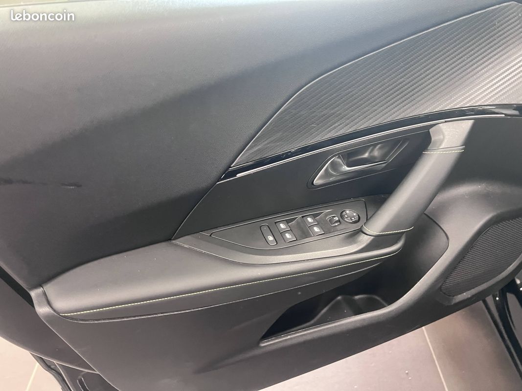 PEUGEOT 2008 Electrique 136 ch GT (image 15)