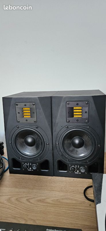 Adam a5x Adam a5x
Idéal comme focal rcf hk audio électro voice yamaha dj discothèque cerwin vega turbosound funktion one monitoring (image 1)