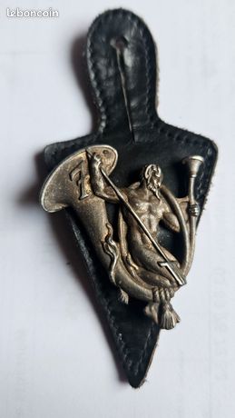 Ancien Insigne Militaire émaillé DAKAR - Dépôt Isolés Coloniaux - Marine - Collection