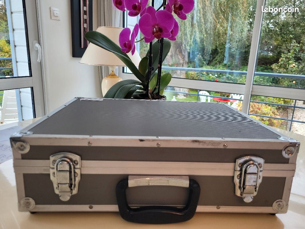 Valisette, mallette de rangement en metal Décoration