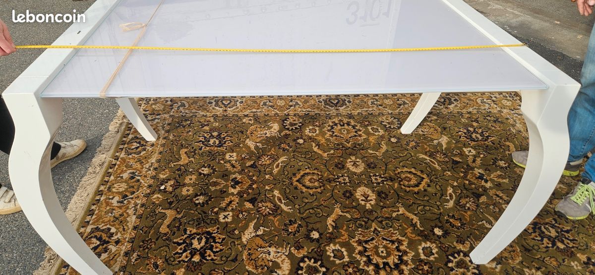 Table en verre (image 1)