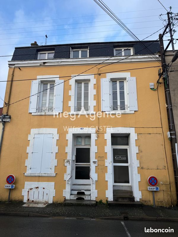 Maison 12 pièces 300 m² · à La Roche-sur-Yon · 300 m² · 315 750 €