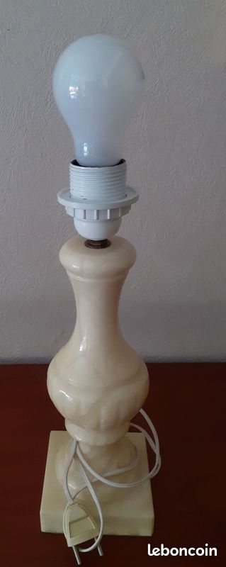Tres beau pied de lampe en albatre (image 1)