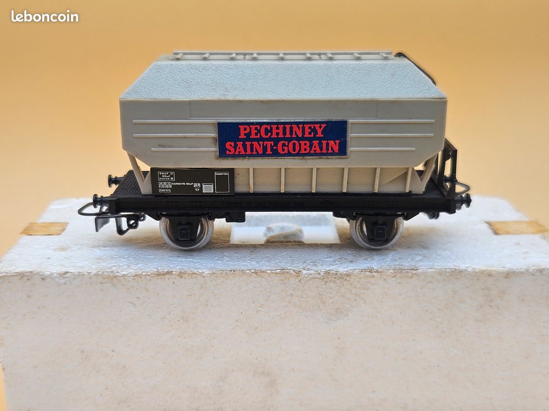 Wagon silo à 2 essieux Péchiney Saint Gobain SNCF Jouef 6490 HO (image 1)