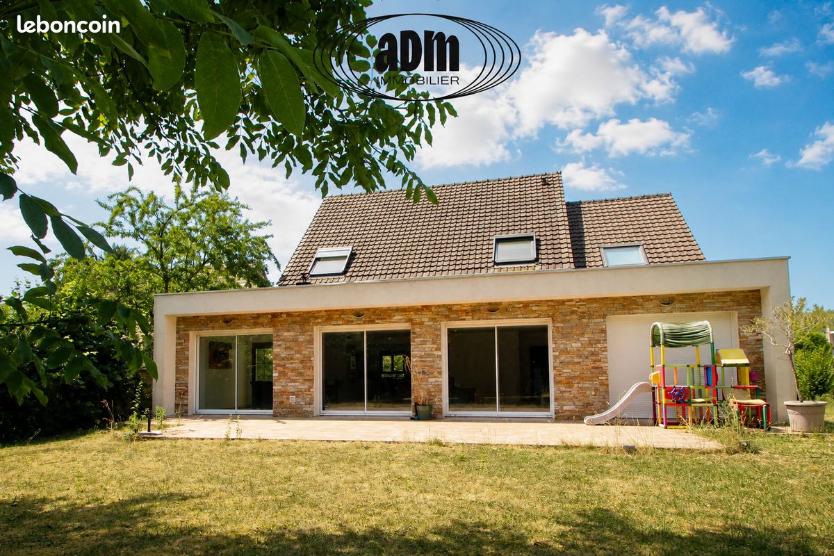 Maison 6 pièces 207 m² · à Bailly-Romainvilliers · 207 m² · 695 000 €