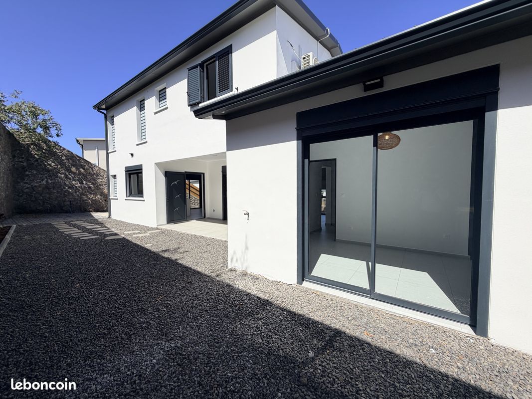 Maison 5 pièces 127 m² · à Saint-Pierre · 127 m² · 2 000 €