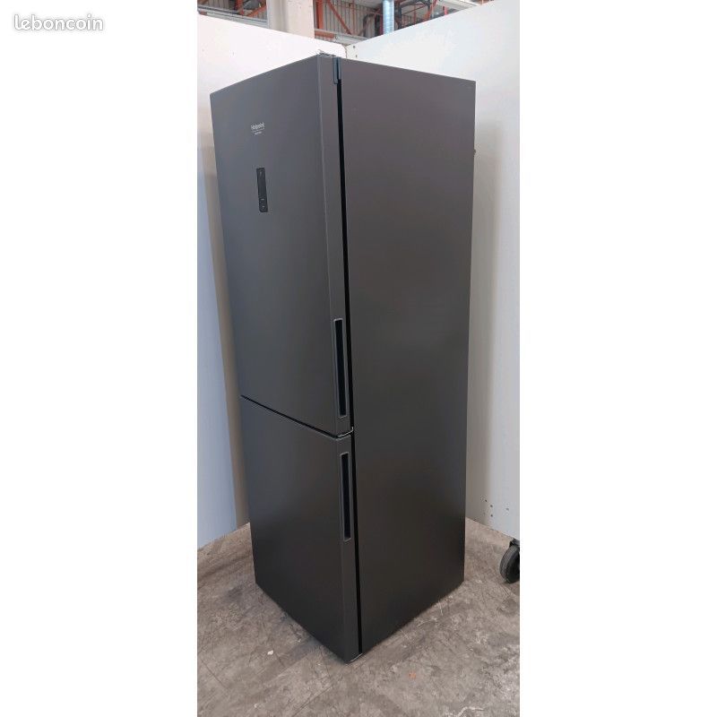 Réfrigérateur combiné Hotpoint CH8T10C ventilé - Électroménager