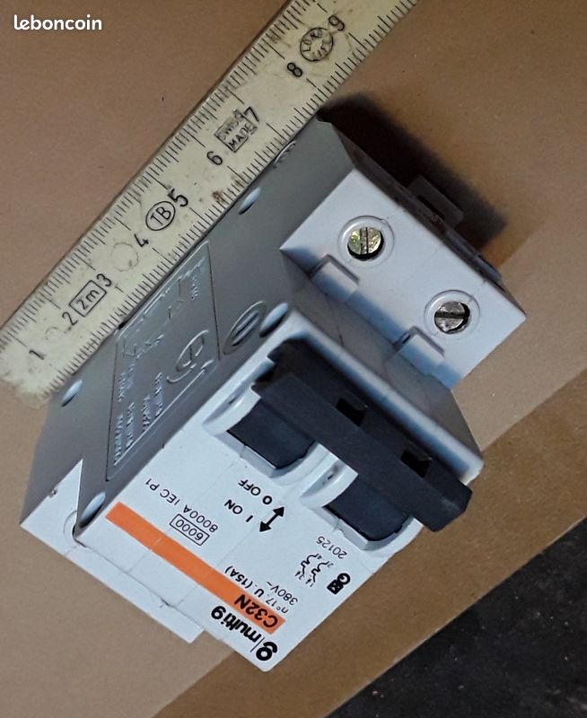 Lot De 4 Disjoncteurs Bipolaires Merlin Gerin Multi 9 C32N – 15 A / 10 A / 5 A