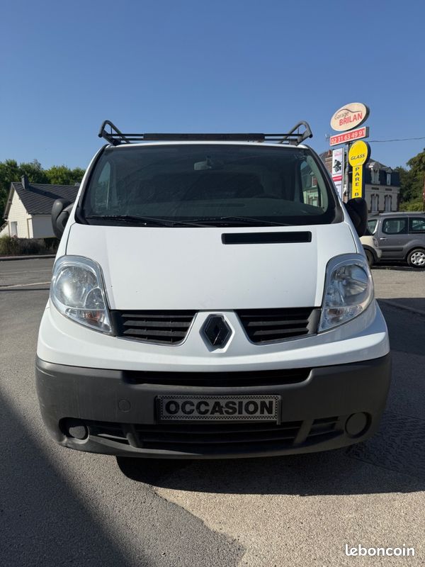 Renault TRAFIC 2.0dci 115 2eme main tres propre (image 2)