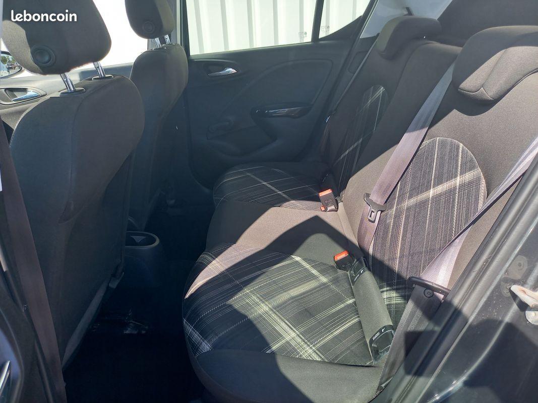 Opel corsa 1.4 l 90 ch black edition (image 7)