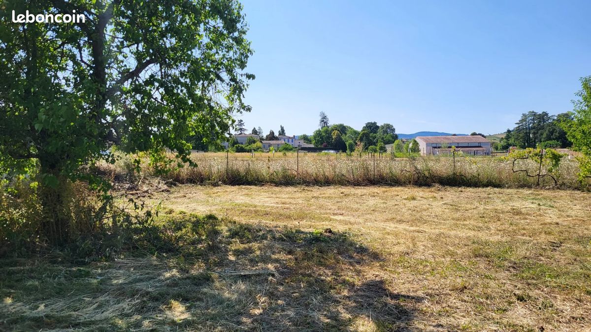 Terrain 692 m² · à La Chapelle-de-Guinchay · 692 m² · 99 000 €