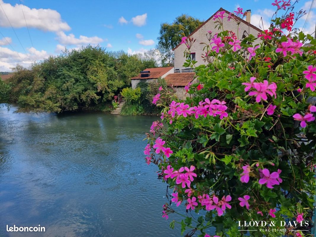Maison 8 pièces 272 m² · à Pouilly-sur-Vingeanne · 272 m² · 445 000 €