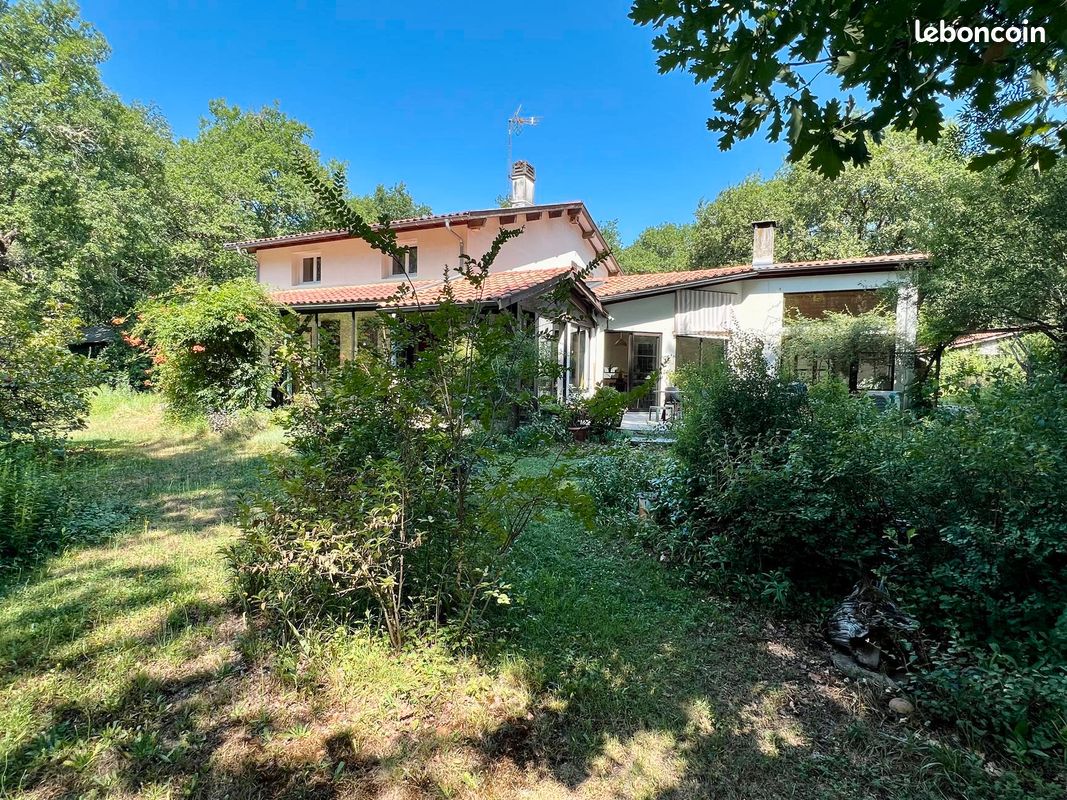 Maison 8 pièces 302 m² · à Saucats · 302 m² · 540 000 €